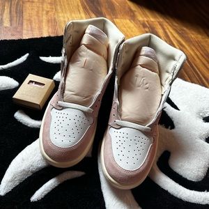 Jordan 1 ‘Atmosphere Pink’ W